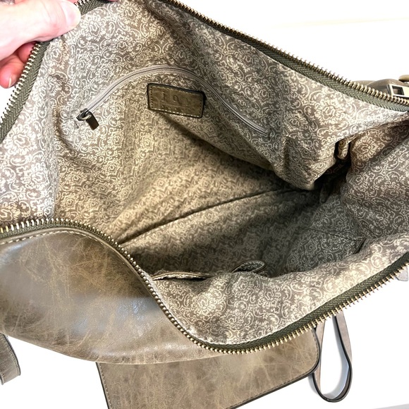 Joy Susan 2-piece Vegan Gray Brown Crossbody Hobo Bag and Wristlet Set LIKE NEW - Picture 3 of 14